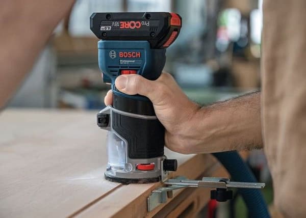Bärbar fräs - BOSCH PROFESSIONAL - GKF 18V-8 - 18V - Trådlös - Ergonomisk