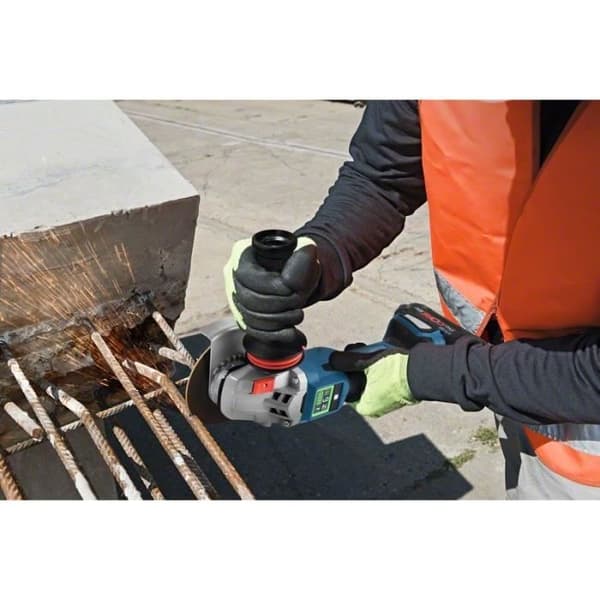BOSCH PROFESSIONAL GWS 18V-15 SC kulmahiomakone - 2 x 5,5 Ah ProCORE18V akkua + laturi + L-Boxx - 125 mm -06019H6102