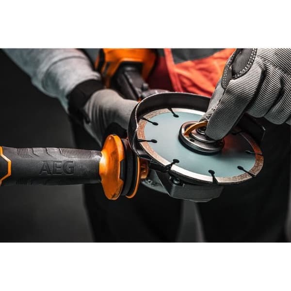 AEG - 125 mm 18V BORSTLÖS kvarn, 11000 rpm - 2 Pro litium 5,0 Ah HD-batterier, laddare, i fodral - BEWS18-125BL LI-502C