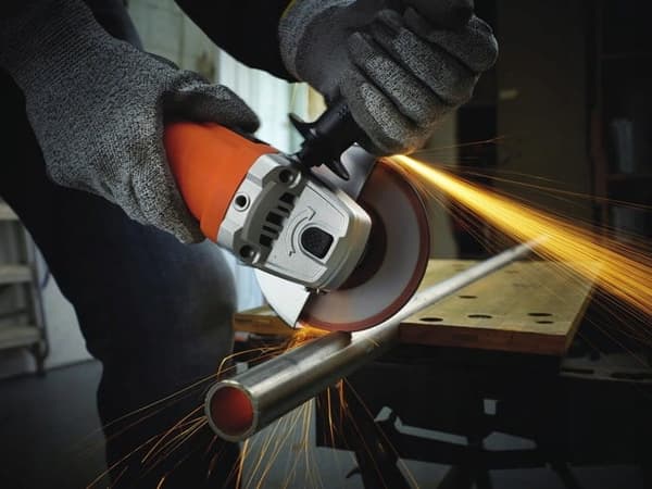 BLACK+DECKER KULMAHIOMAKONE 115 MM 750W BEG110