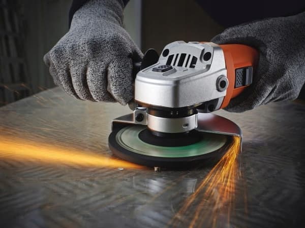 BLACK+DECKER KULMAHIOMAKONE 115 MM 750W BEG110
