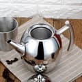 Miniatyrbild 2 av 4: Olivkanna - INN® - 1L - Rostfritt stål - Ergonomisk - Spegelpolerad design