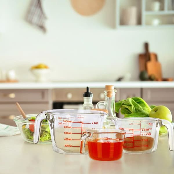 Relaxdays Set med 3 mätglas, måttkanna 250 ml, 500 ml, 1 L, värme- och mikrovågssäker, transparent