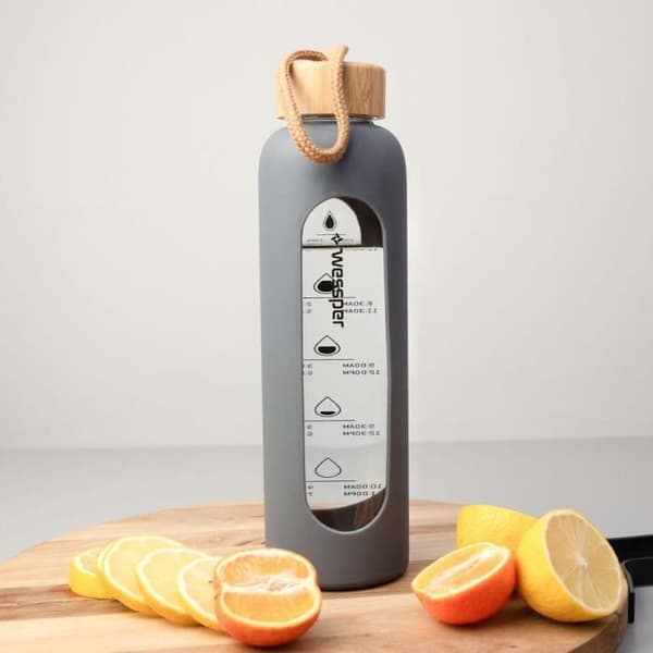 WESSPER B1 BORSILIKAT GLASFLASKA 0,5 L MED SILIKONHÄRM - GRÅ FÄRG