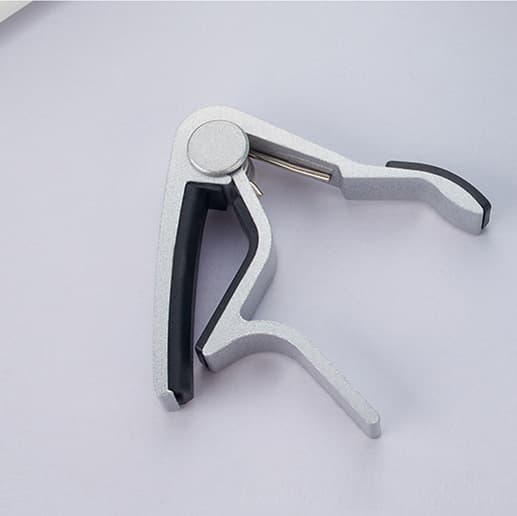 Gitarcapo i aluminiumslegering for akustiske gitarer