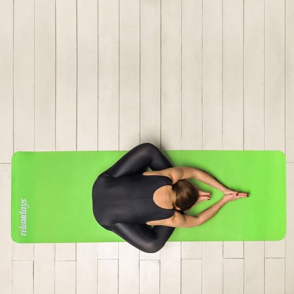 Relaxdays Yogamatta 1 cm tjock mjuk gummi transportrem Pilates aerobics HxlxB: 1 x 61,5 x 182 cm, röd