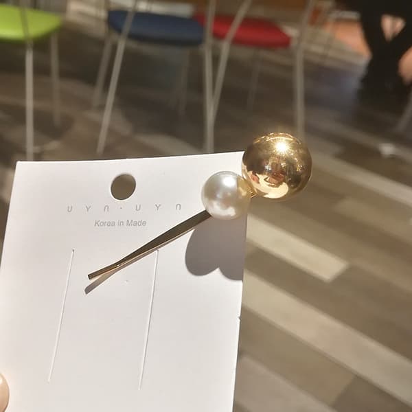 Hårnåle med perle og kugle i guld