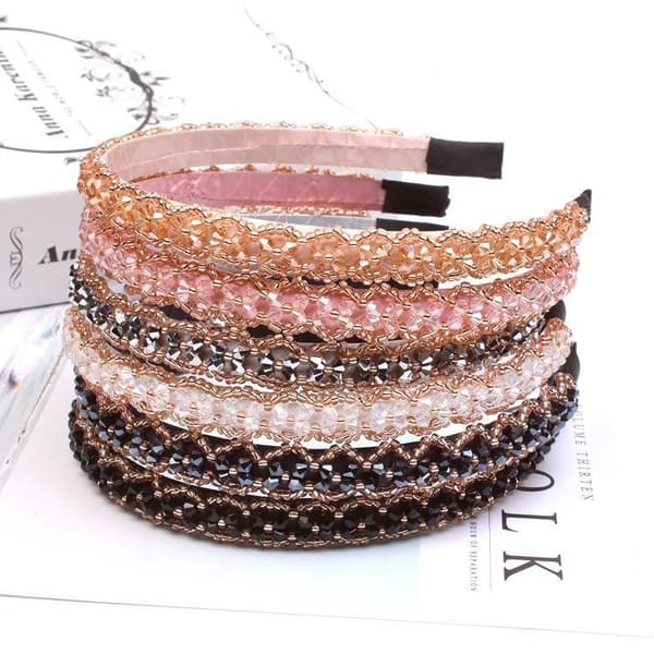 Vackert diadem med broderade pärlor och strass flera färger