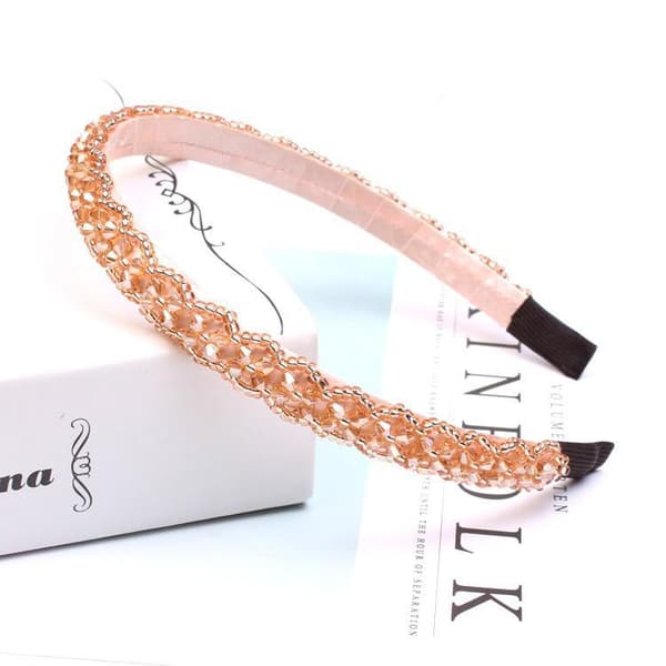Smuk tiara med broderede perler og rhinestones i flere farver
