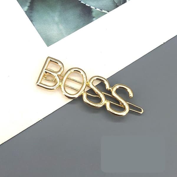 Handgjord guldpläterad hårklämma med ordet ''Boss''