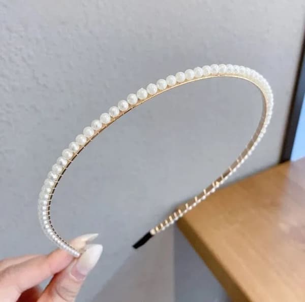 Boho Guld Diadem Hårsmycke Håraccessoar Hårband med Vita Pärlor