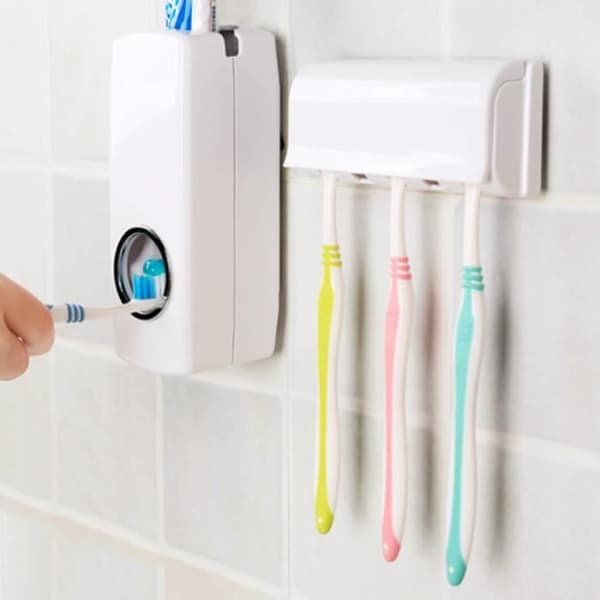 Modeautomatisk tandkrämsdispenser med femtandborsthållare Väggmonterad badrumstandborstefamilj i