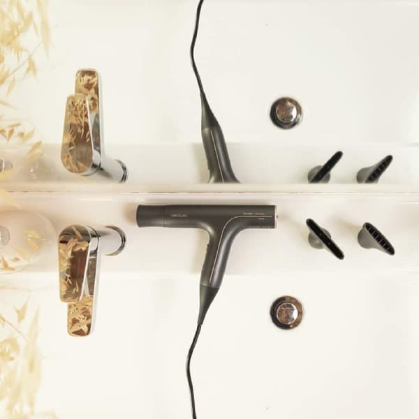 Cecotec Hairdryer with digital motor and real ions, Extreme Protect and self-clean function.