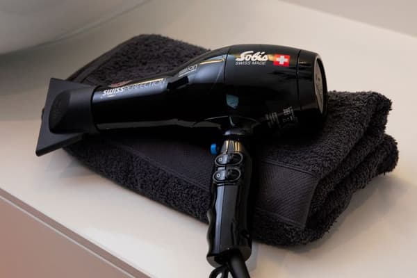 Professionell hårfön - Hårtork - Ionic hårfön - Ionic Technology - Svart - Swiss Perfection 440 Solis