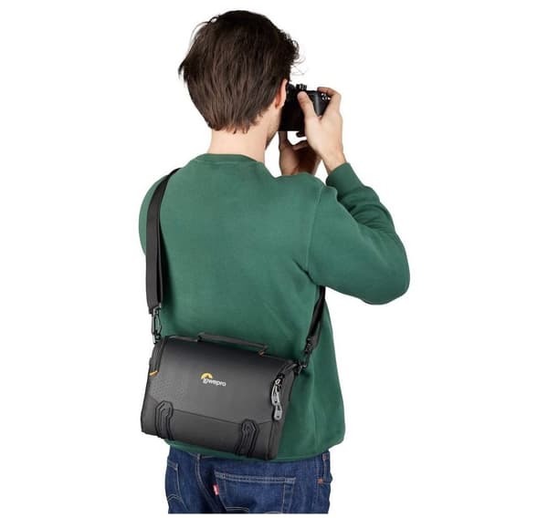 Lowepro kameraveske Adventura SH 140 III, sort