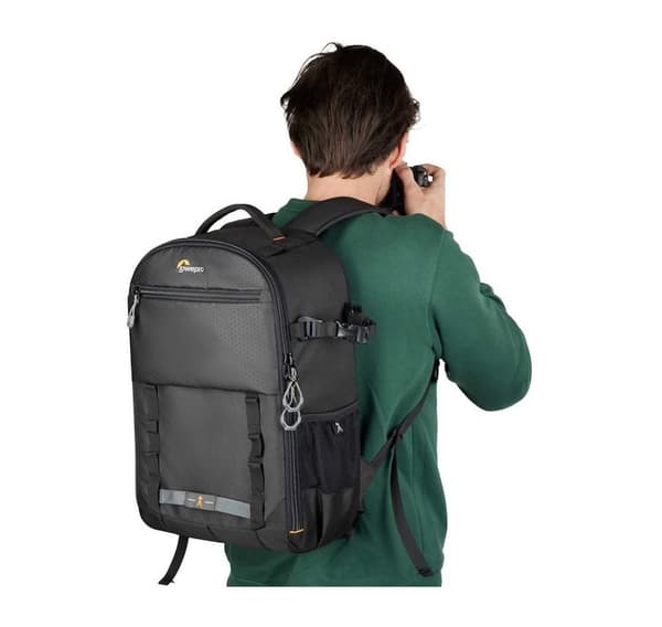 Lowepro reppu Adventura BP 300 III, musta