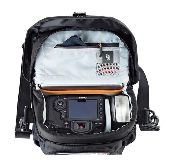 Lowepro kameralaukku Nova 170 AW II, musta