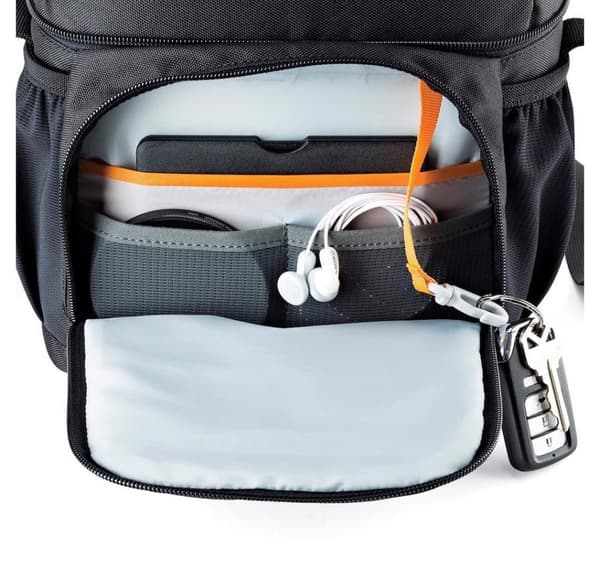 Lowepro kameralaukku Nova 170 AW II, musta