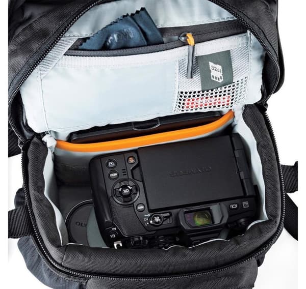 Lowepro kameraveske Nova 140 AW II, svart