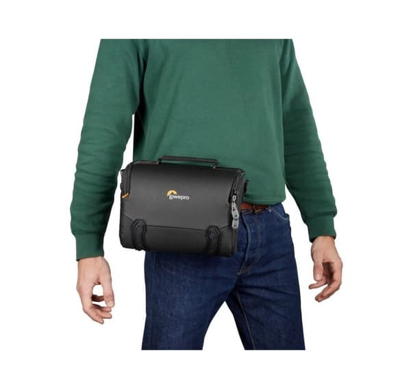 Lowepro kameraväska Adventura SH 160 III, svart