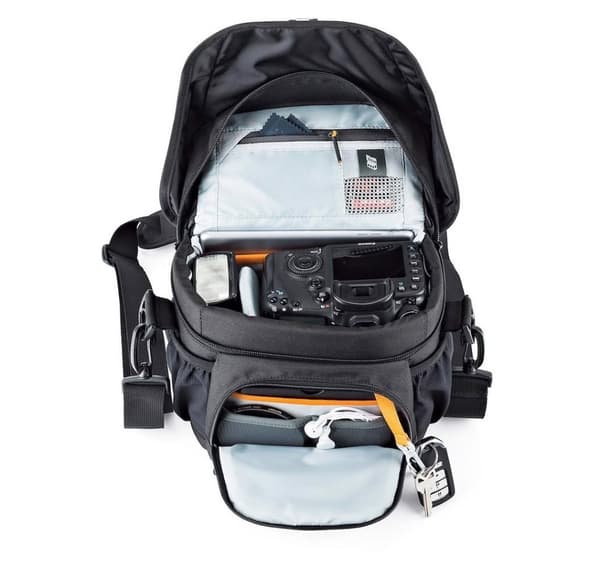 Lowepro kameraväska Nova 160 AW II, svart