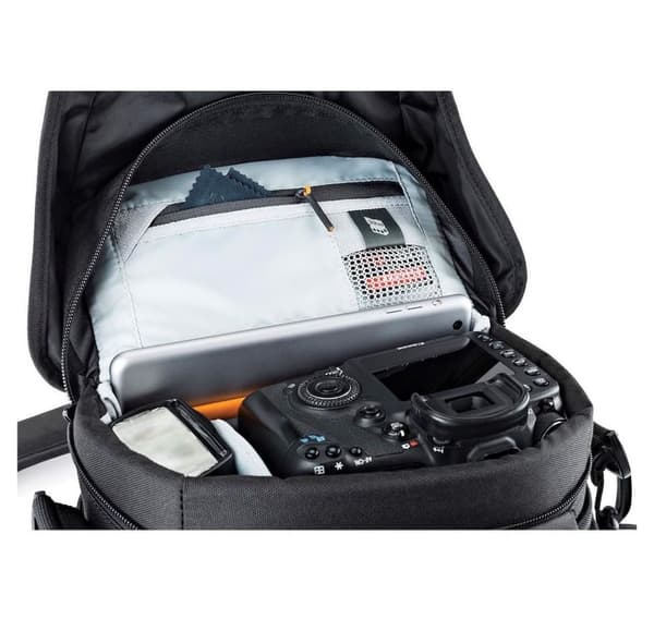 Lowepro kameraväska Nova 160 AW II, svart