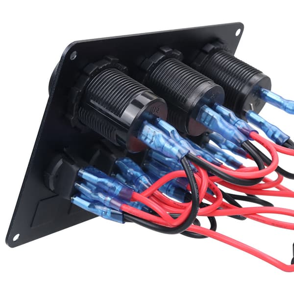 Bryterpanel med 5 brytere, voltmeter, 2 USB og strømuttak