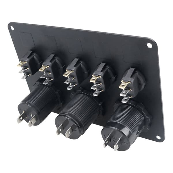 Bryterpanel med 5 brytere, voltmeter, 2 USB og strømuttak