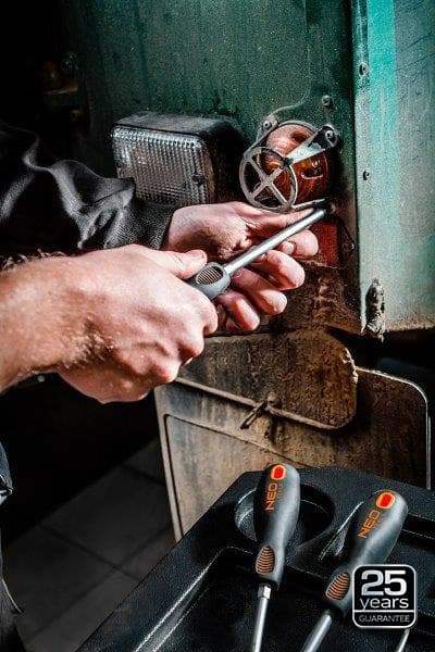 NEO TOOLS SKRUETRÆKKERE OG SKRUETRÆKKERBITS-SÆT, 58 DELE.