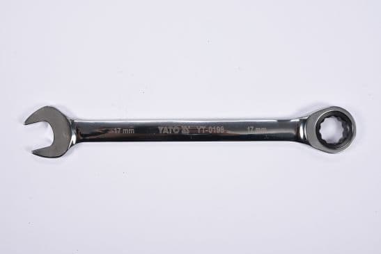 YATO 17 MM UTGÅNGSNYCKEL MED SPÄRRA