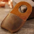 Miniatyrbillede 4 af 4: INF Artisan Carved Thumb First Layer Leather Finger Guard Brun