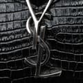 Miniatyrbillede 8 af 10: Pre-owned Saint Laurent Medium Crocodile Embossed Cassandra Top Handle Bag Black