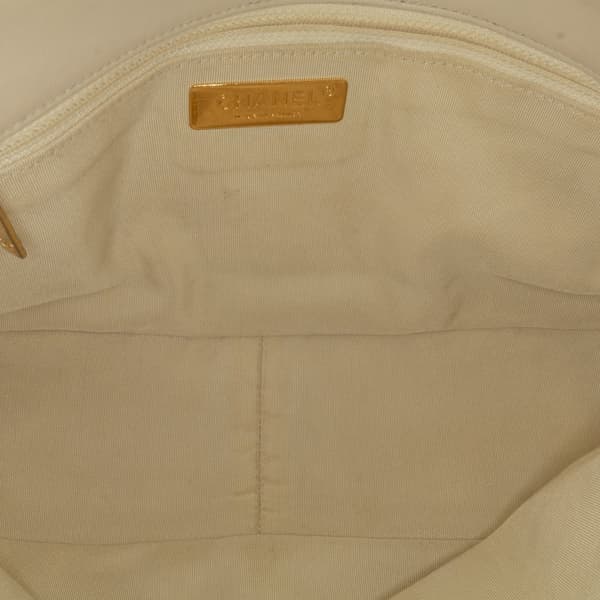 Pre-owned Chanel Large Lambskin 19 Flap White