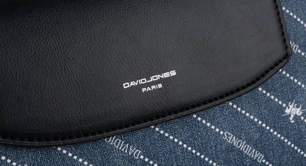 Malá dámská messenger taška lemovaná džínovým materiálem - David Jones