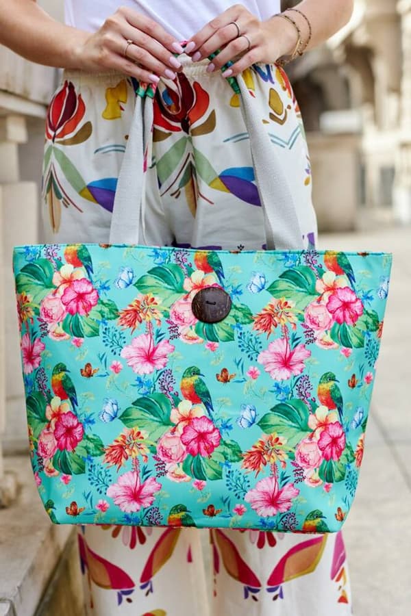 En stor forårs-sommer-shoppertaske til kvinder