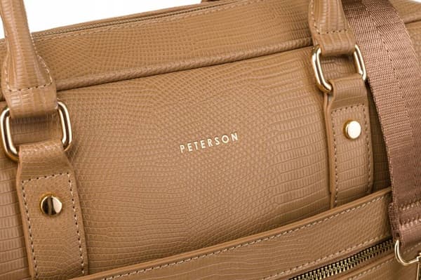Businesstaske lavet af økologisk læder med et mønster, der efterligner slangeskind - Peterson