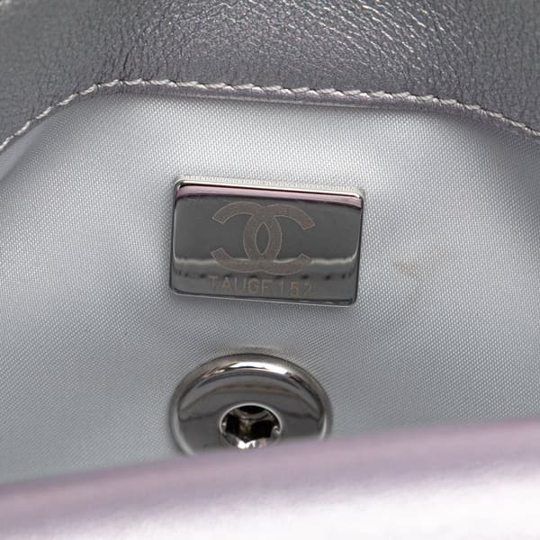 Pre-owned Chanel Quilted Gradient Metallic Calfskin Clutch Silver