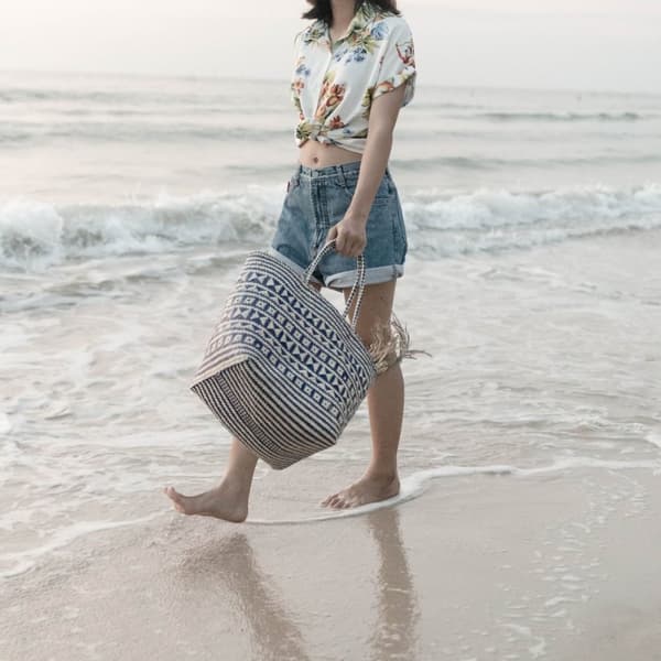 Rootz blå indkøbstaske | Strandtaske | Mulepose KIDUL lavet af rattan