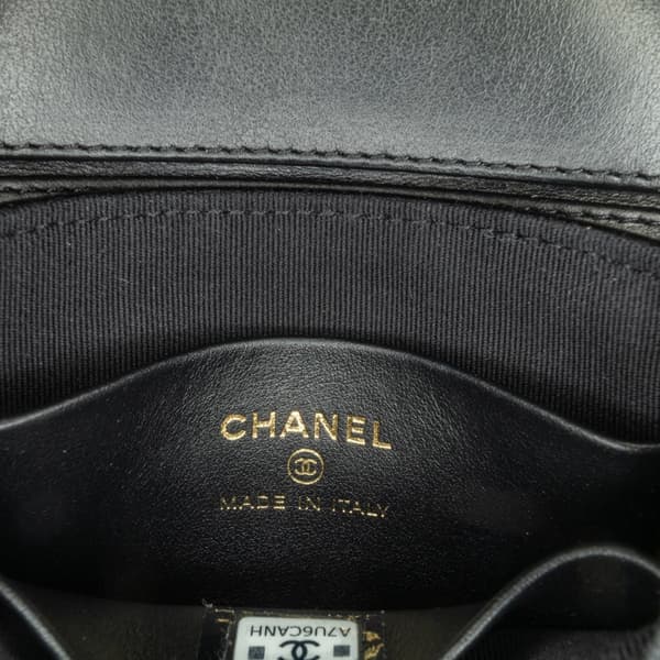 Pre-owned Chanel Mini CC Quilted Patent Leather Top Handle Clutch with Chain Black