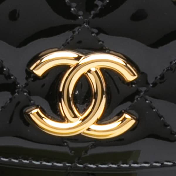 Pre-owned Chanel Mini CC Quilted Patent Leather Top Handle Clutch with Chain Black