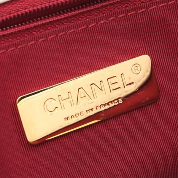 Pre-owned Chanel Medium Lambskin 19 Flap White