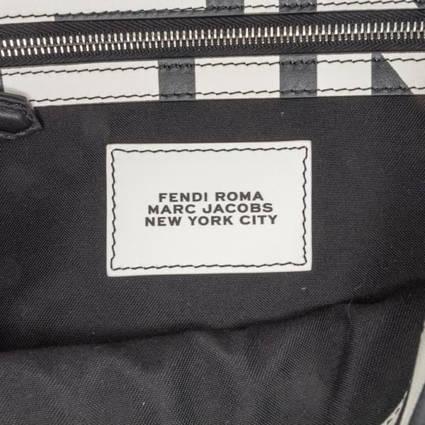 Pre-owned Fendi Marc Jacobs Nappa Vitello King Logo Print Phone Baguette Satchel White