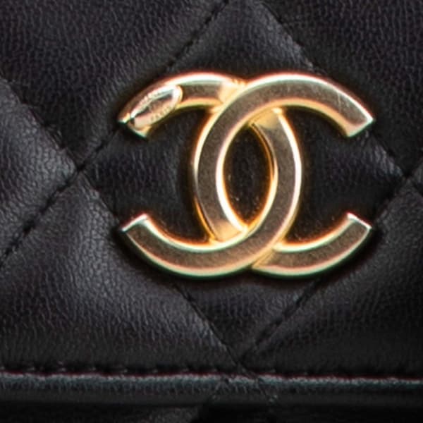 Pre-owned Chanel Quilted Lambskin Pearl Crown Clutch On Chain Black