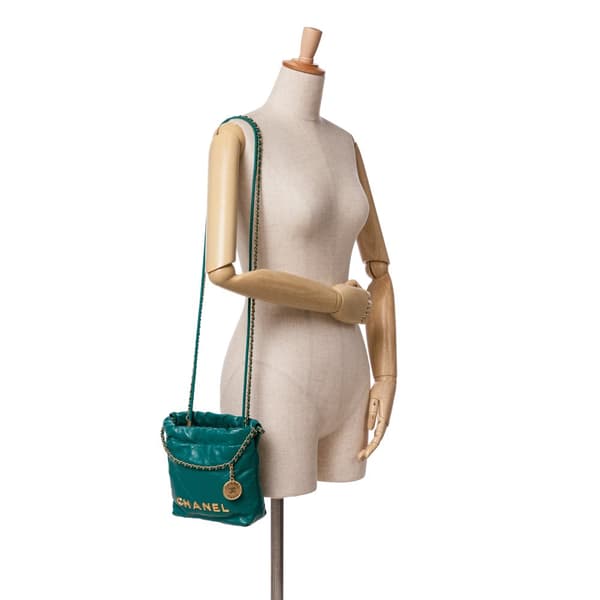 Pre-owned Chanel Mini Shiny Calfskin 22 Handbag Green
