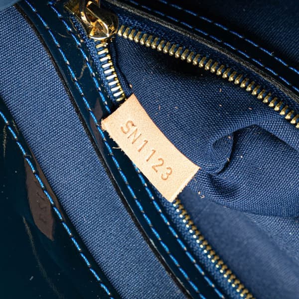 Pre-owned Louis Vuitton Monogram Vernis Catalina BB Blue