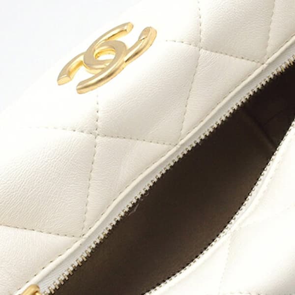 Pre-owned Chanel Quilted Lambskin CC Crystal Signature Chain Hobo White