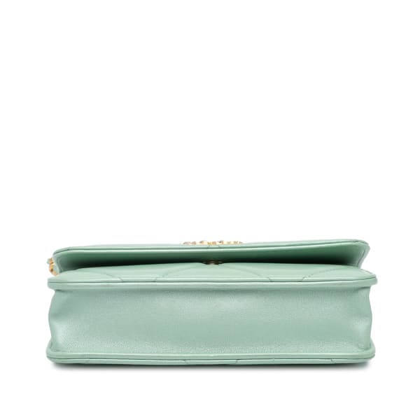 Pre-owned Chanel Quilted Lambskin 19 Wallet on Chain Green