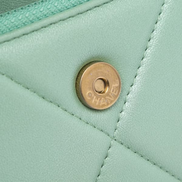 Pre-owned Chanel Quilted Lambskin 19 Wallet on Chain Green