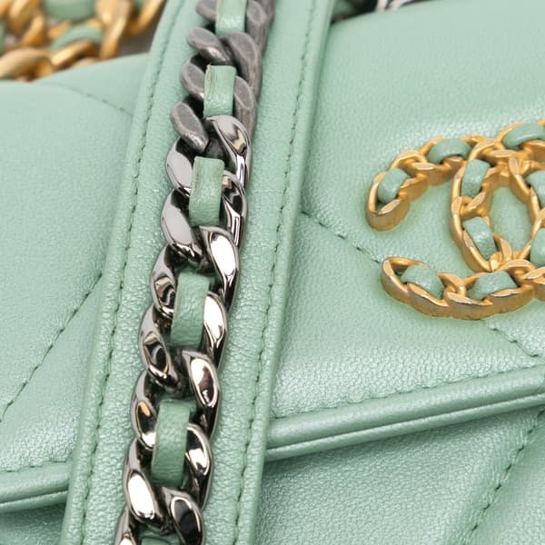 Pre-owned Chanel Quilted Lambskin 19 Wallet on Chain Green