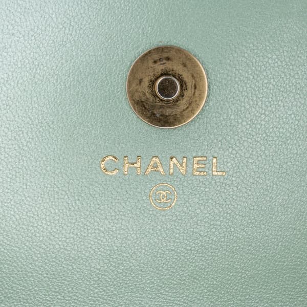 Pre-owned Chanel Quilted Lambskin 19 Wallet on Chain Green